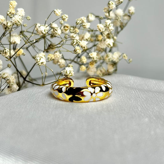 Moonlit Daisy Ring
