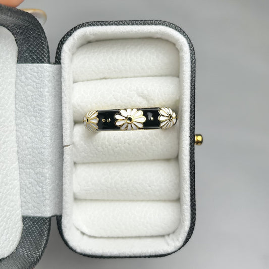 Noir Daisy Ring