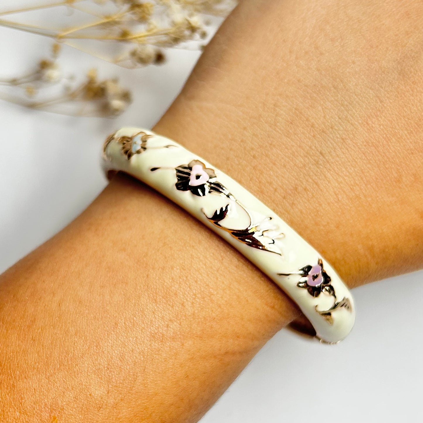 Viral cuffs for girls under 500