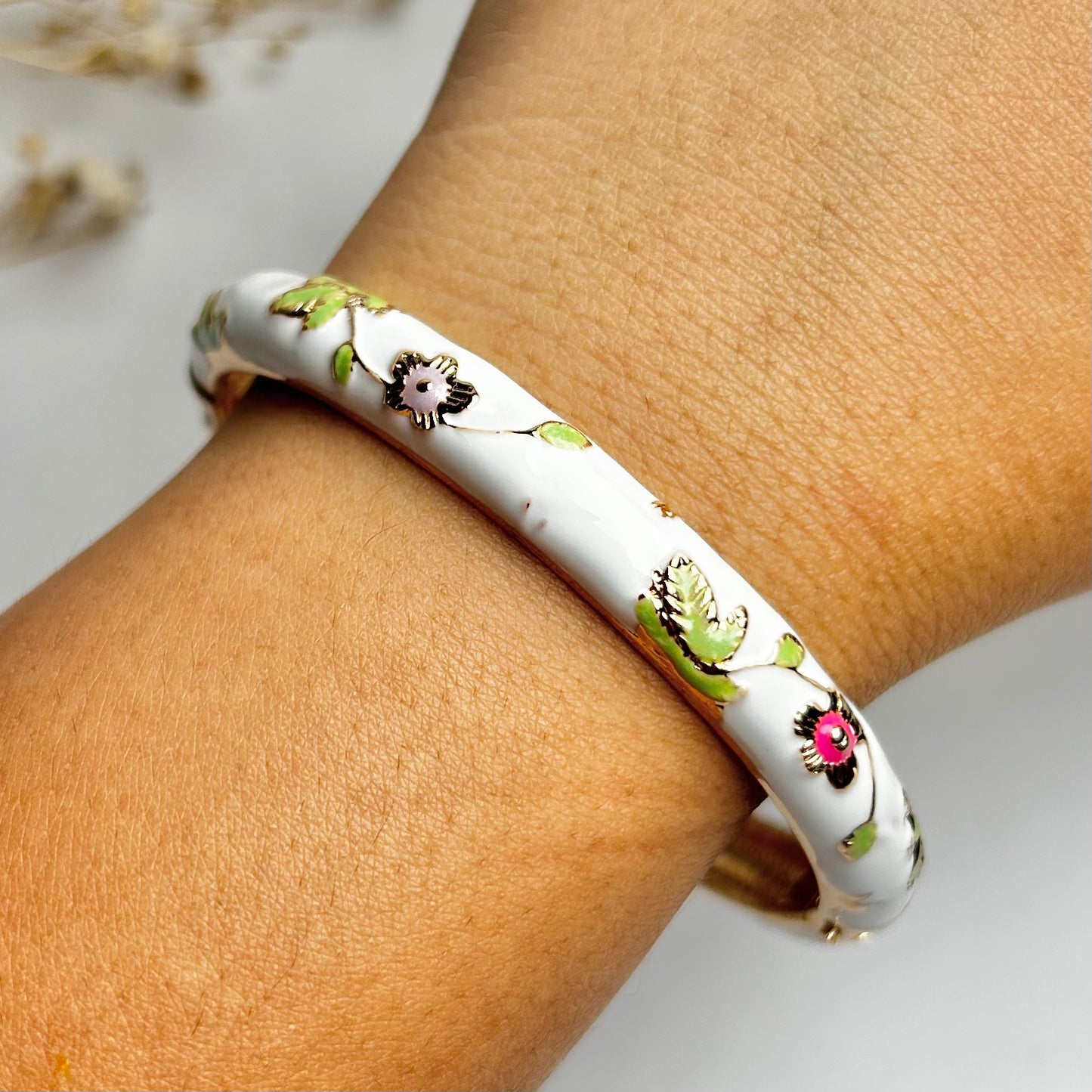Cuffs for girls under 1K