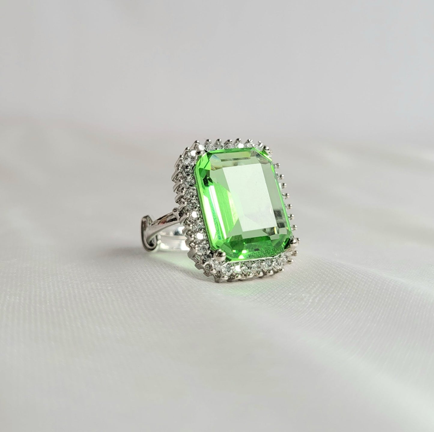 Emerald Empress Ring - Minimalist Bling