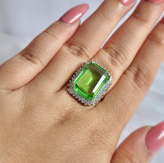Emerald Empress Ring - Minimalist Bling