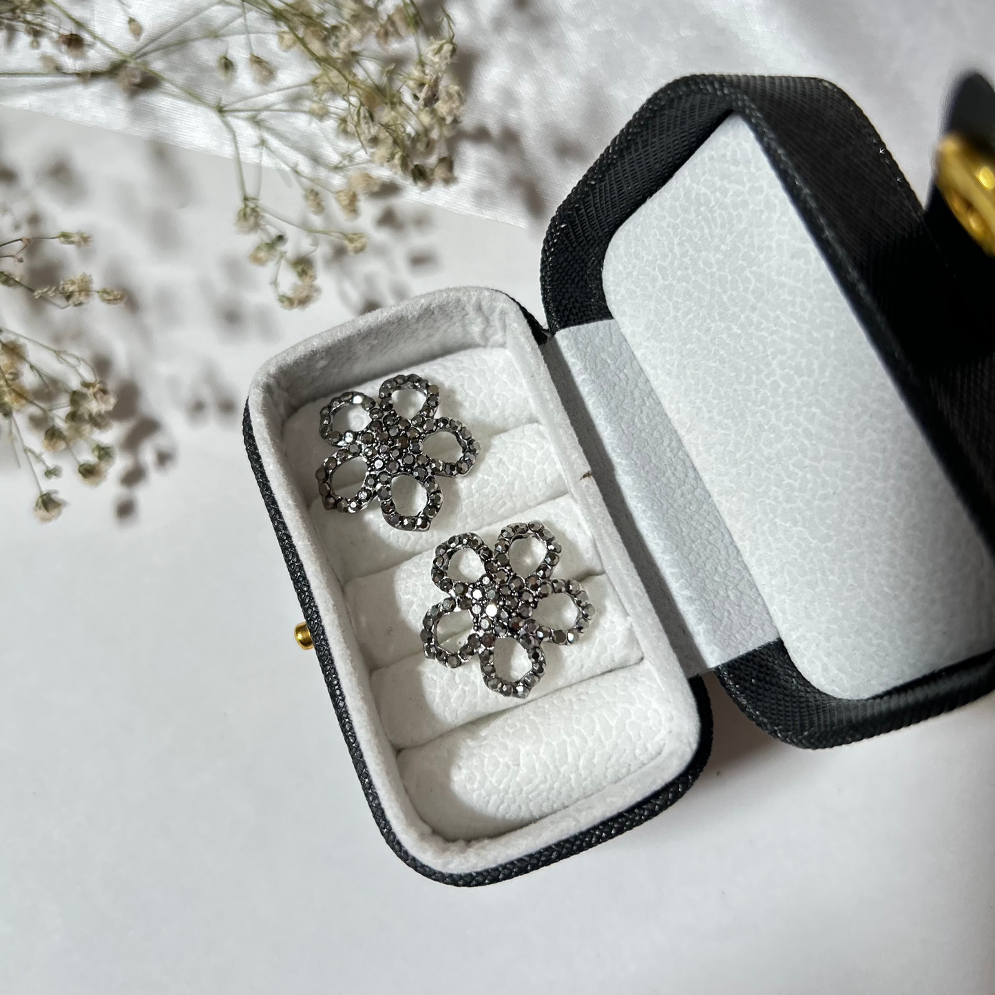 Bloom Studs