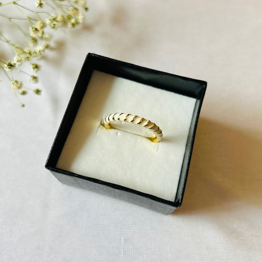 Cloud stylish and modern band ring
