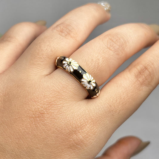 Noir Daisy Ring