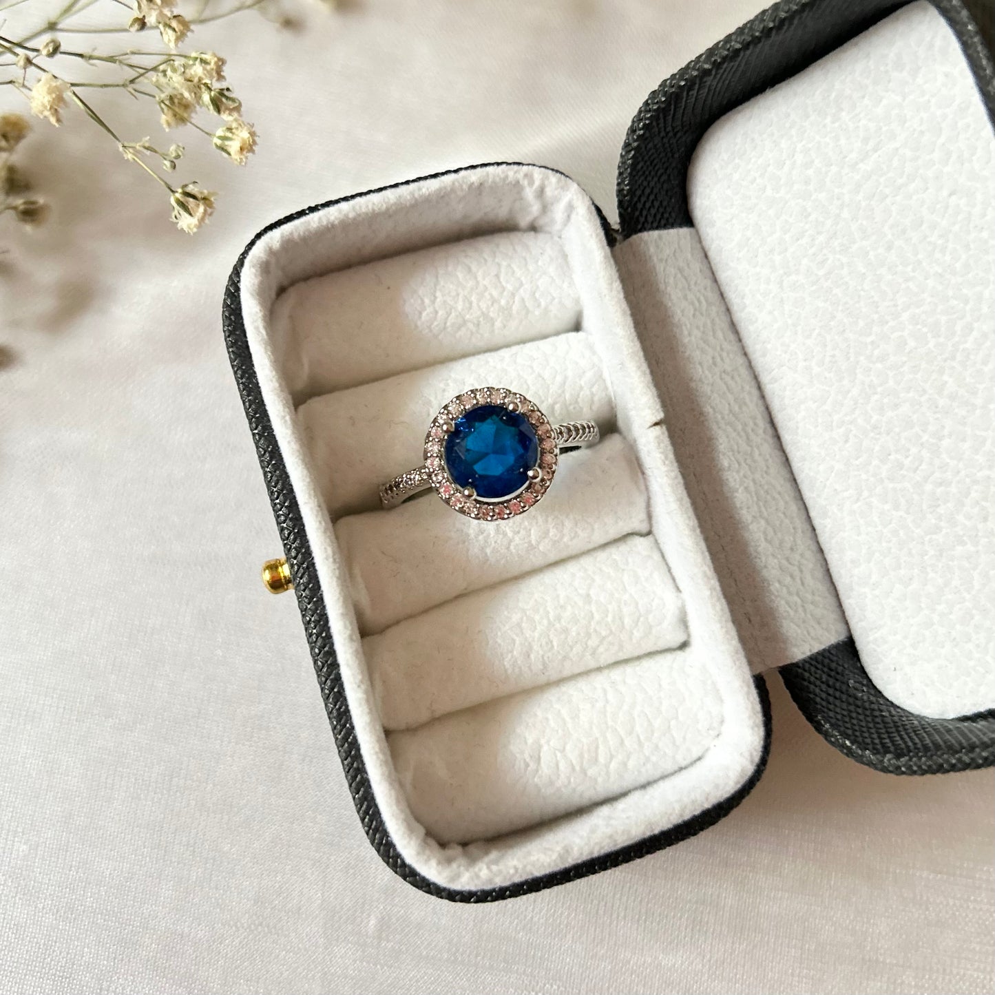 Modern solitaire waterproof and adjustable ring for women