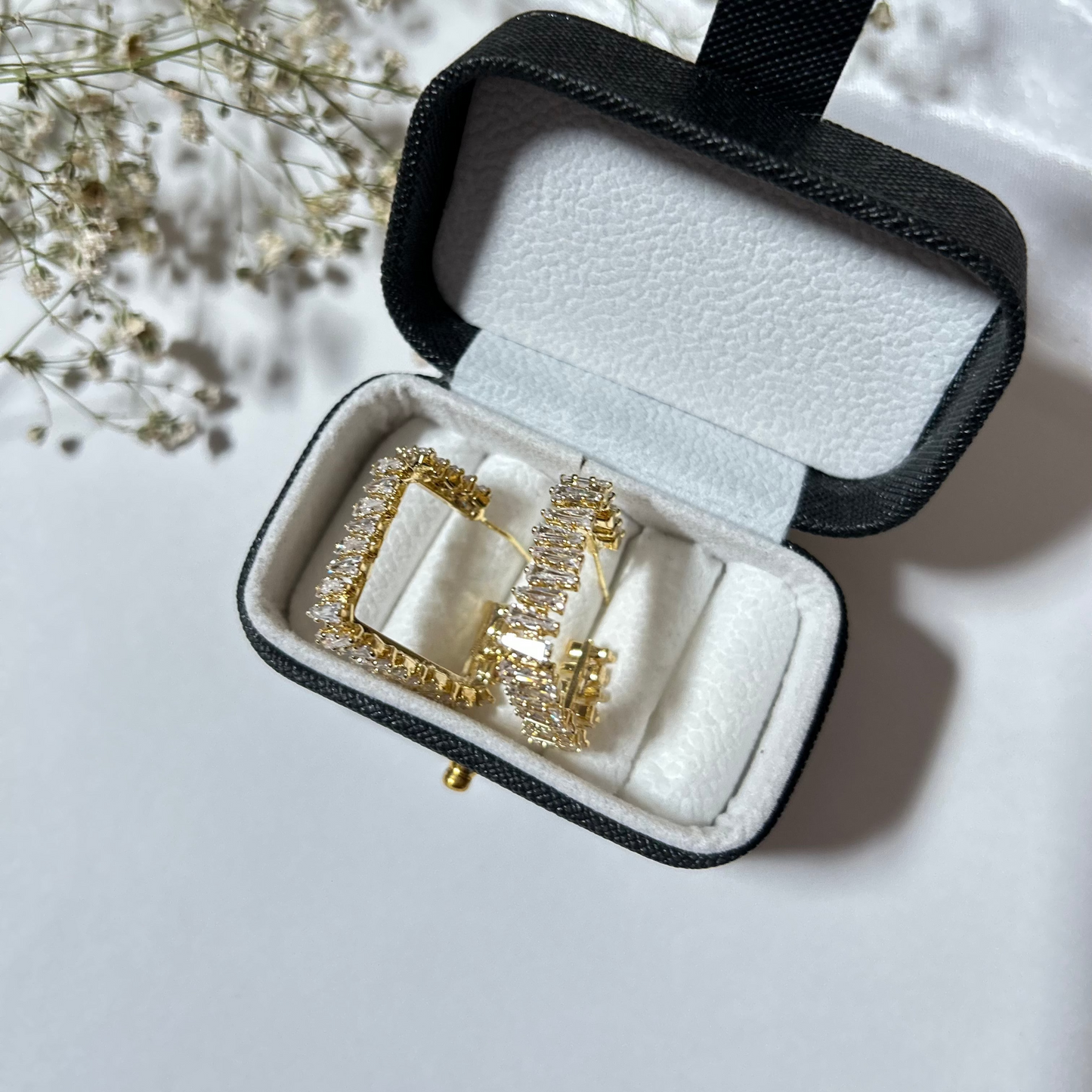 Gold hoop earrings for daily wear