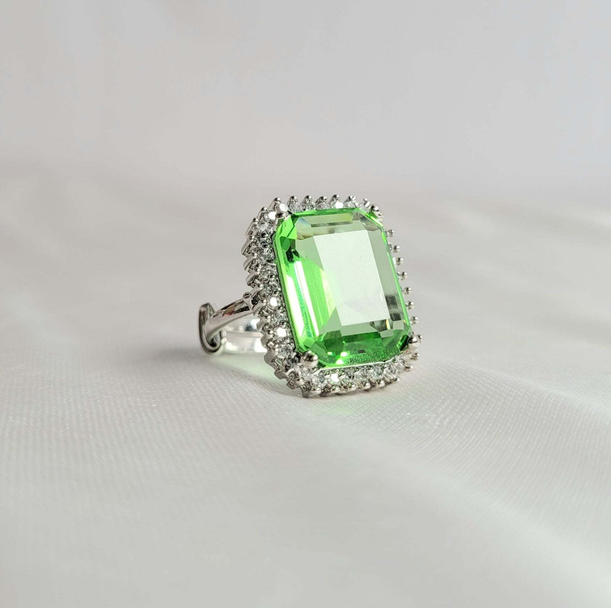 Emerald Empress Ring - Minimalist Bling