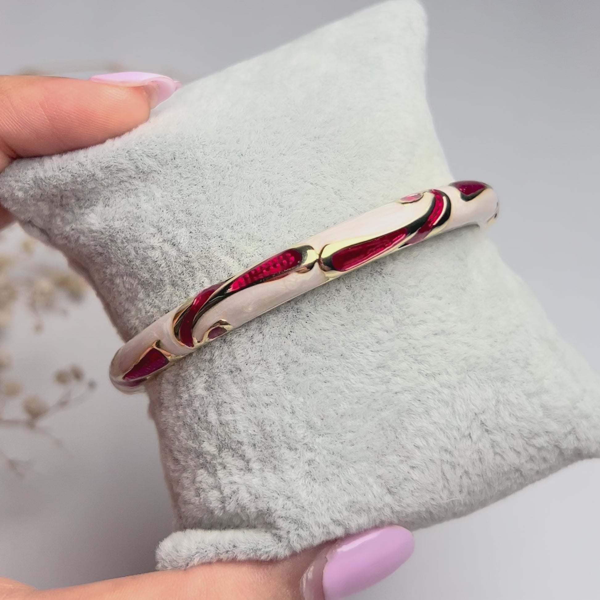 Trendy bangles under 1K