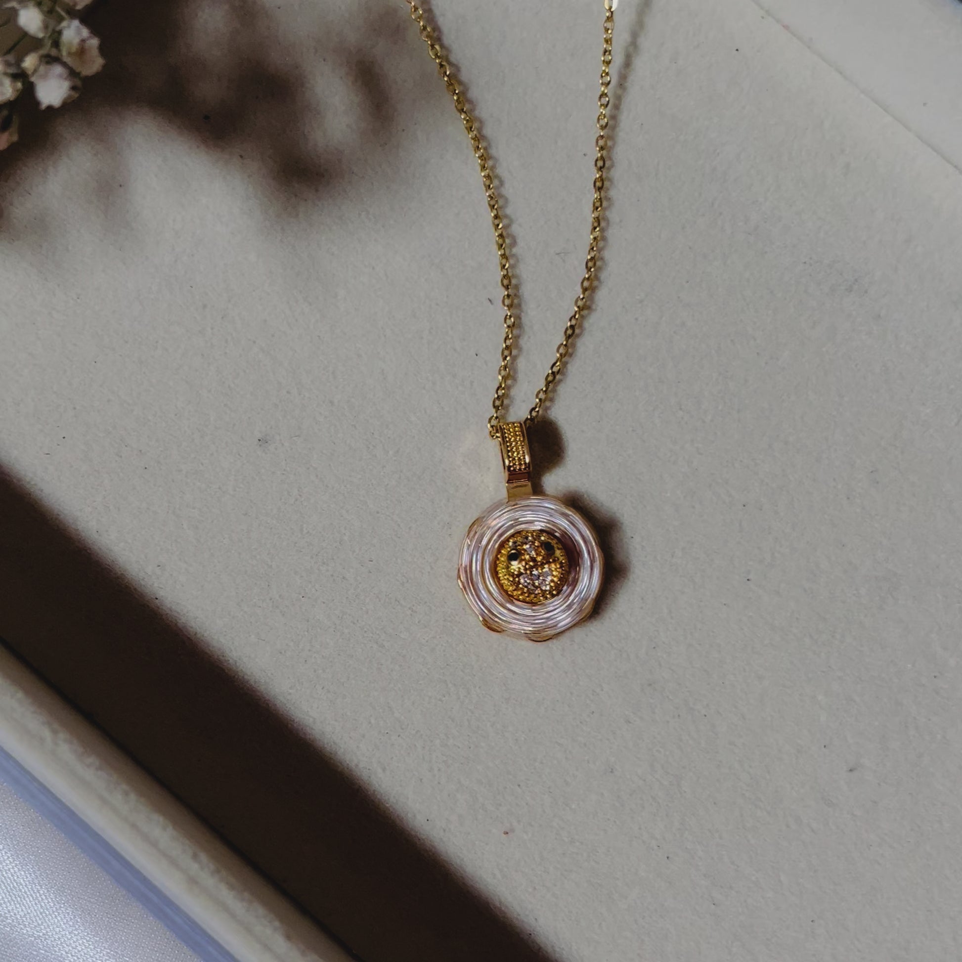 Daisy Rotating Necklace